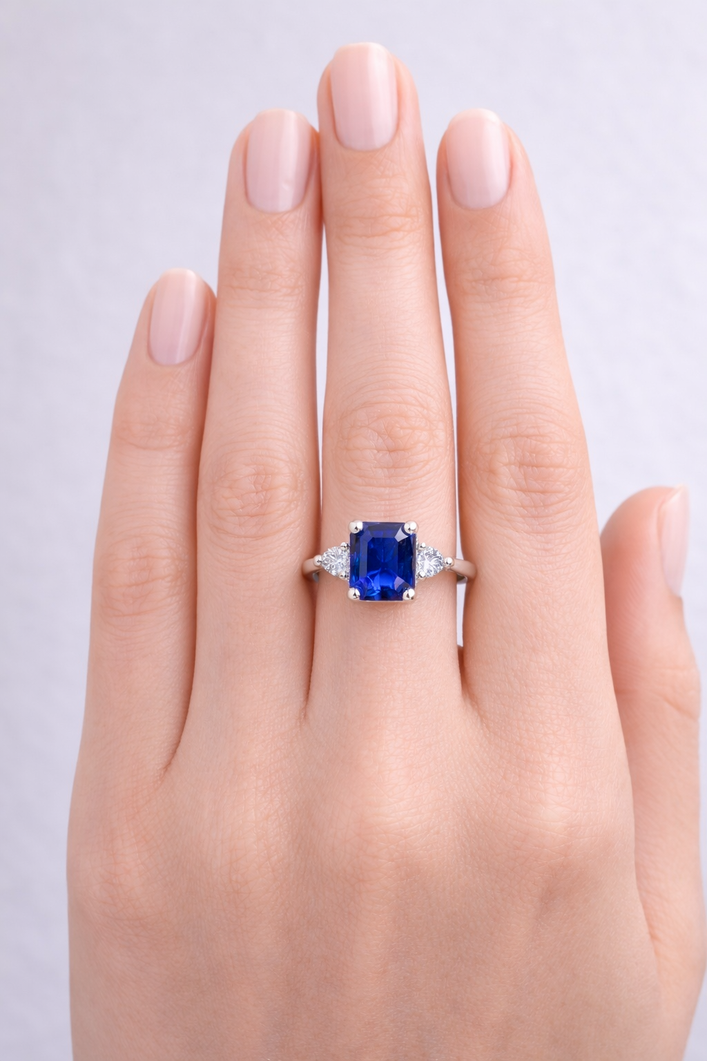 blue sapphire diamond gold ring macro