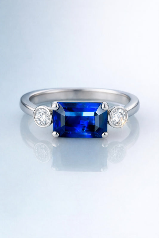 Royal Blue sapphire three-stone ring 1.63 ct in white gold front